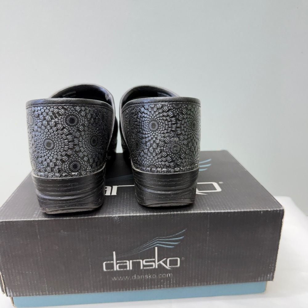 Dansko Pro XP Clogs Grey Black geometric medallion Patent Leather‎ Women's 10.5 - Picture 5 of 9